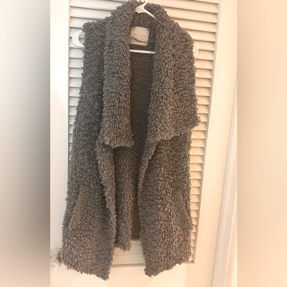 Long sleeveless sweater